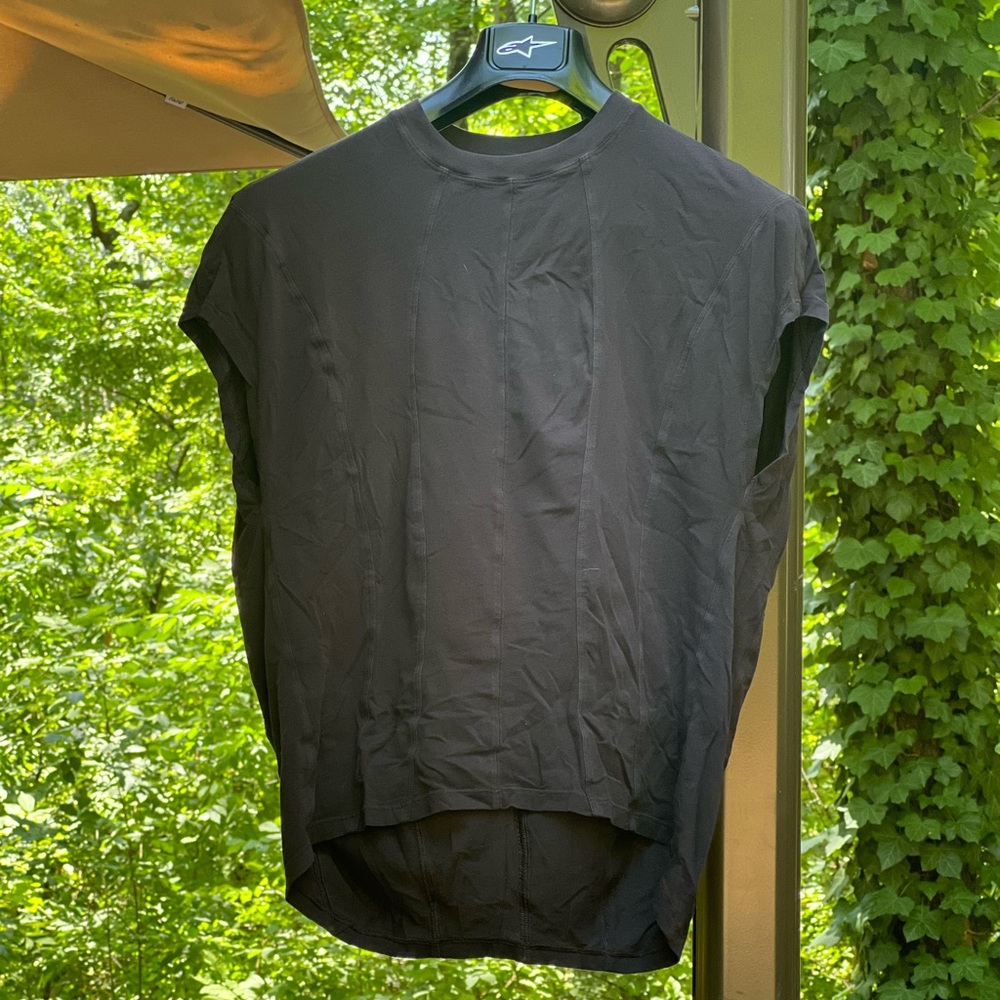 Lululemon black t-shirt